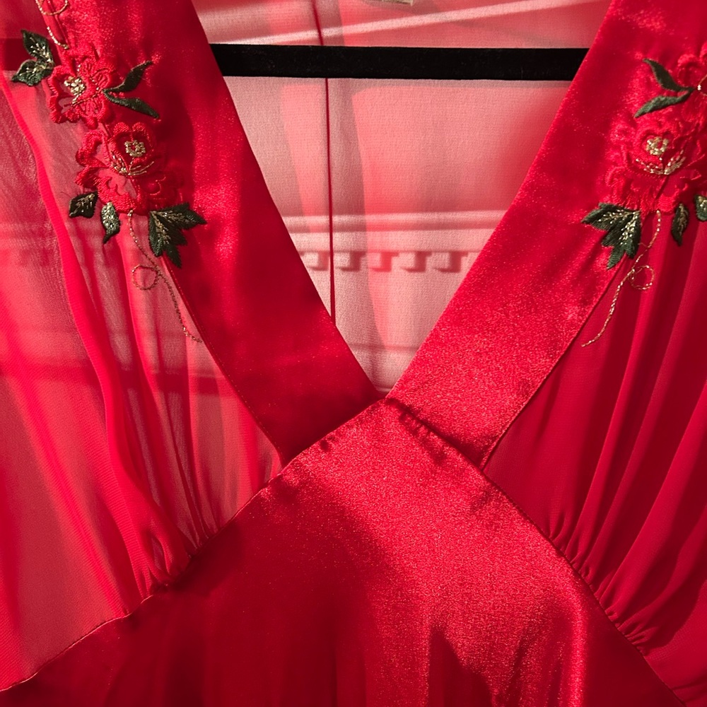 Elegant Red Women's Robe - Picture 2 of 8